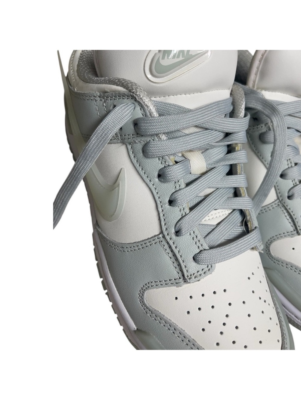 Nike Wmns Dunk Low Twist
LIGHT SILVER/SAIL-WHITECasual Sneakers
DZ2794-004 Sz 7 - Picture 6 of 10